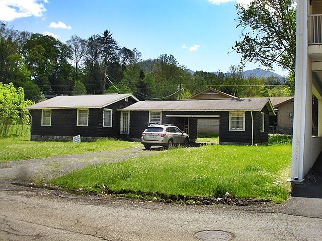 1st image of 414 Reagan Ln