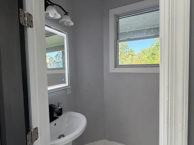 6409 Brook Ave — Photo 11