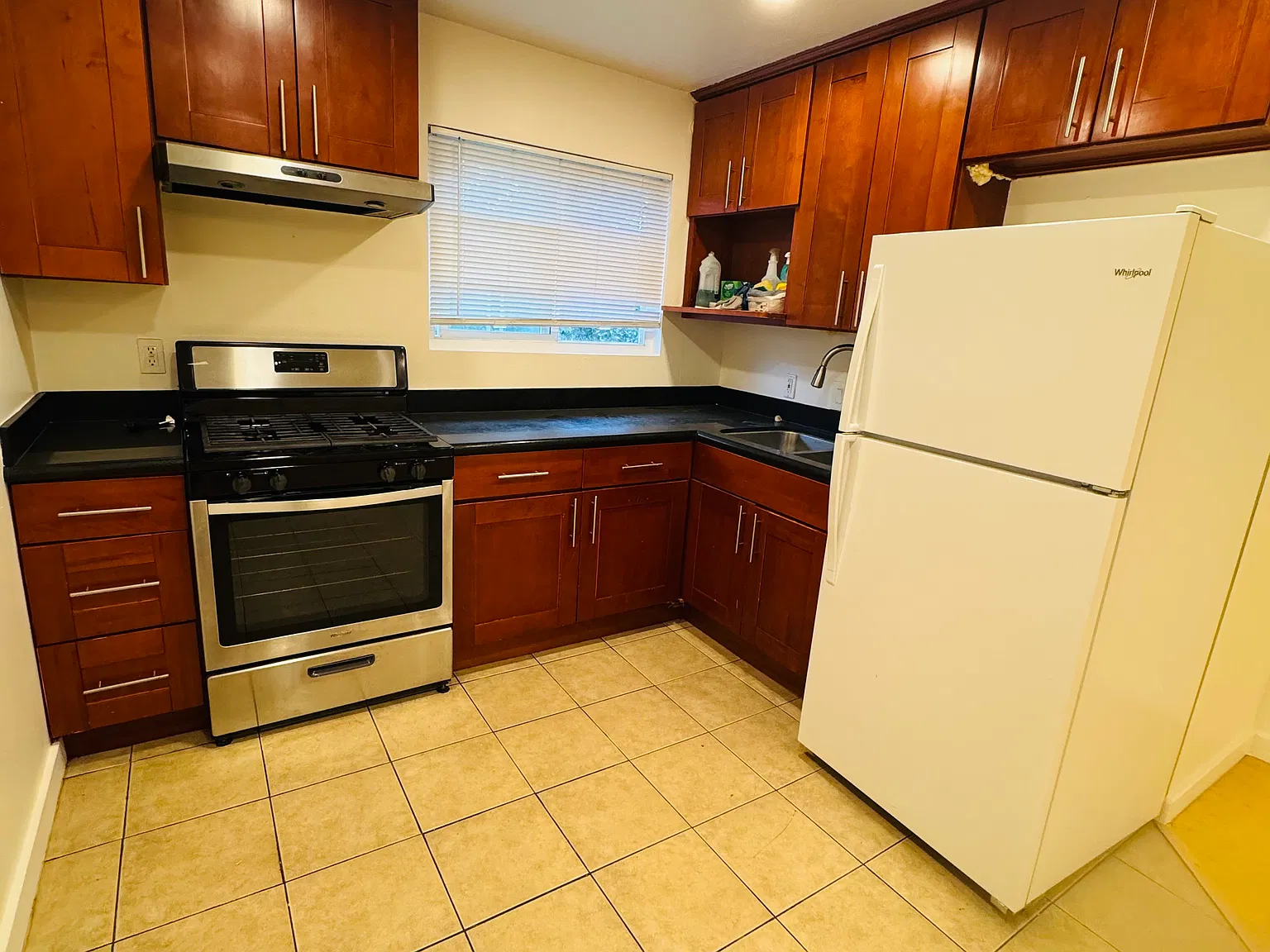 2 bed, 750 sqft, $2,500 — Photo 4