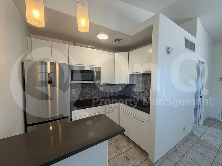 2926 E Waverly St — Photo 3
