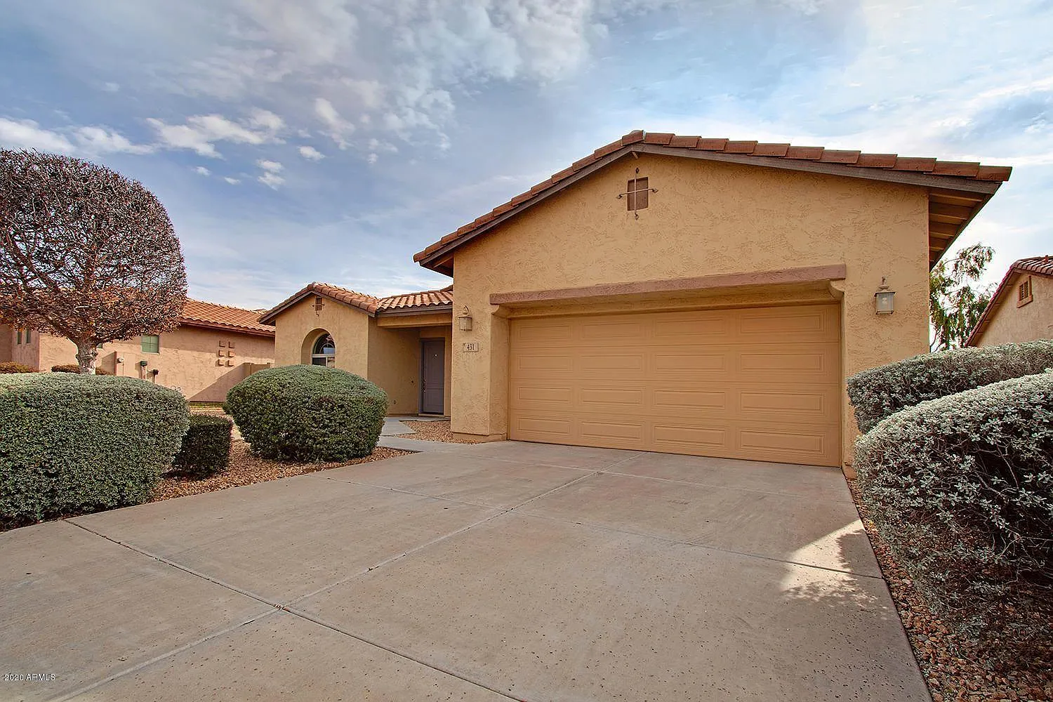 431 W Wildhorse Dr — Photo 1