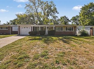 2680 N Waterford Dr, Florissant, MO 63033