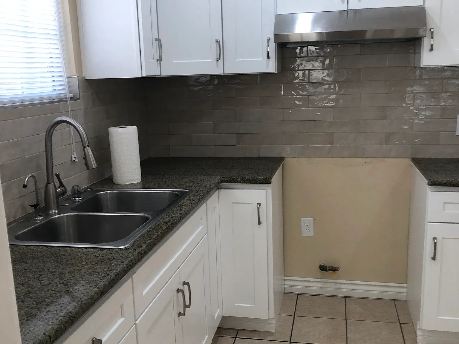 2 bed, 868 sqft, $2,300 — Photo 3