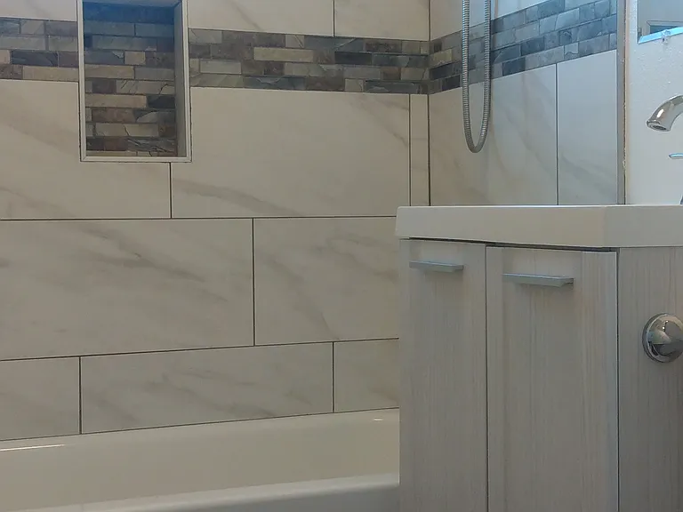 820 S Irwin St — Photo 3