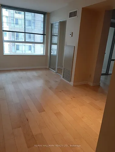 711 Bay St #821 Photo 1