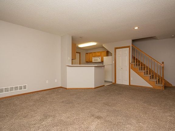 5th image of 6855 Woodland Ave Unit 507