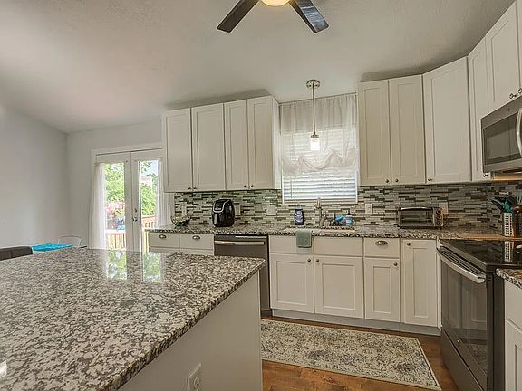 3rd image of 1220 Farmcrest Dr