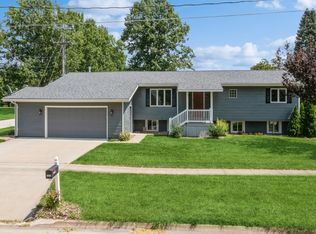 1604 Country Club Rd, Indianola, IA 50125