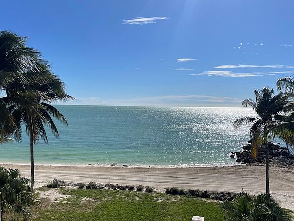 4th image of 841 W Ocean Dr