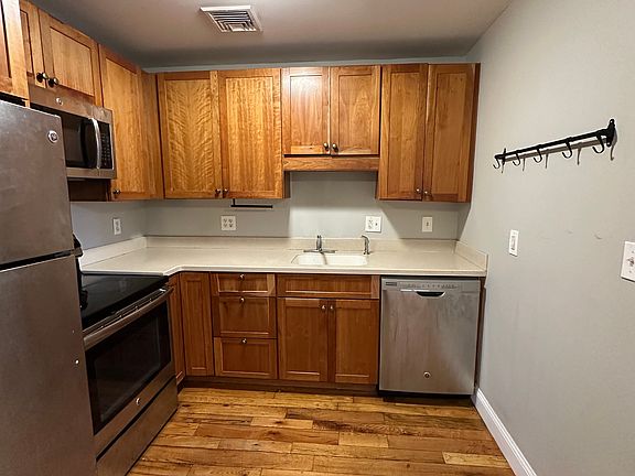 3rd image of 28 E Grand Ave #B1