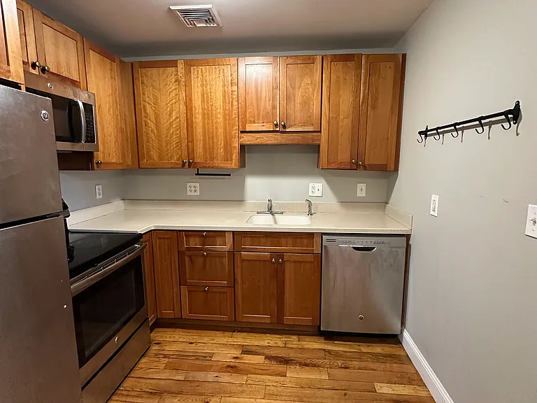 28 E Grand Ave #1B — Photo 3