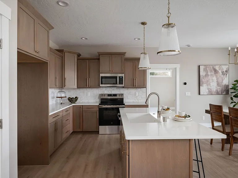 2720 S Beech St — Photo 18
