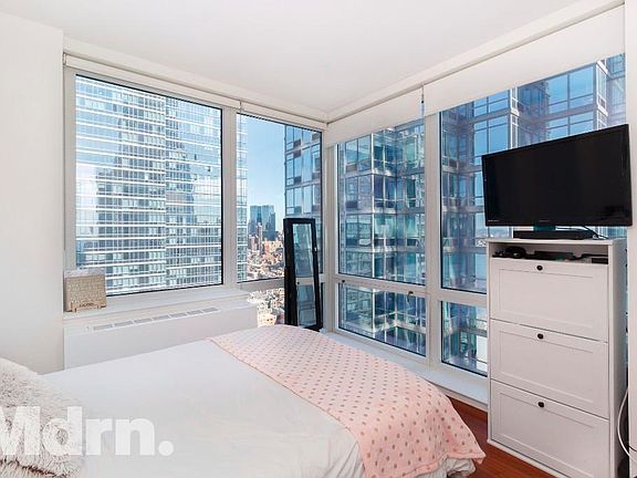 5th image of 620 W 42nd St APT 40H