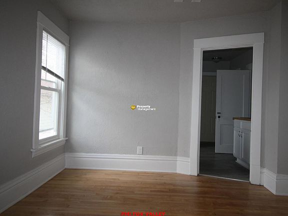 4th image of 102 W Irving Ave
