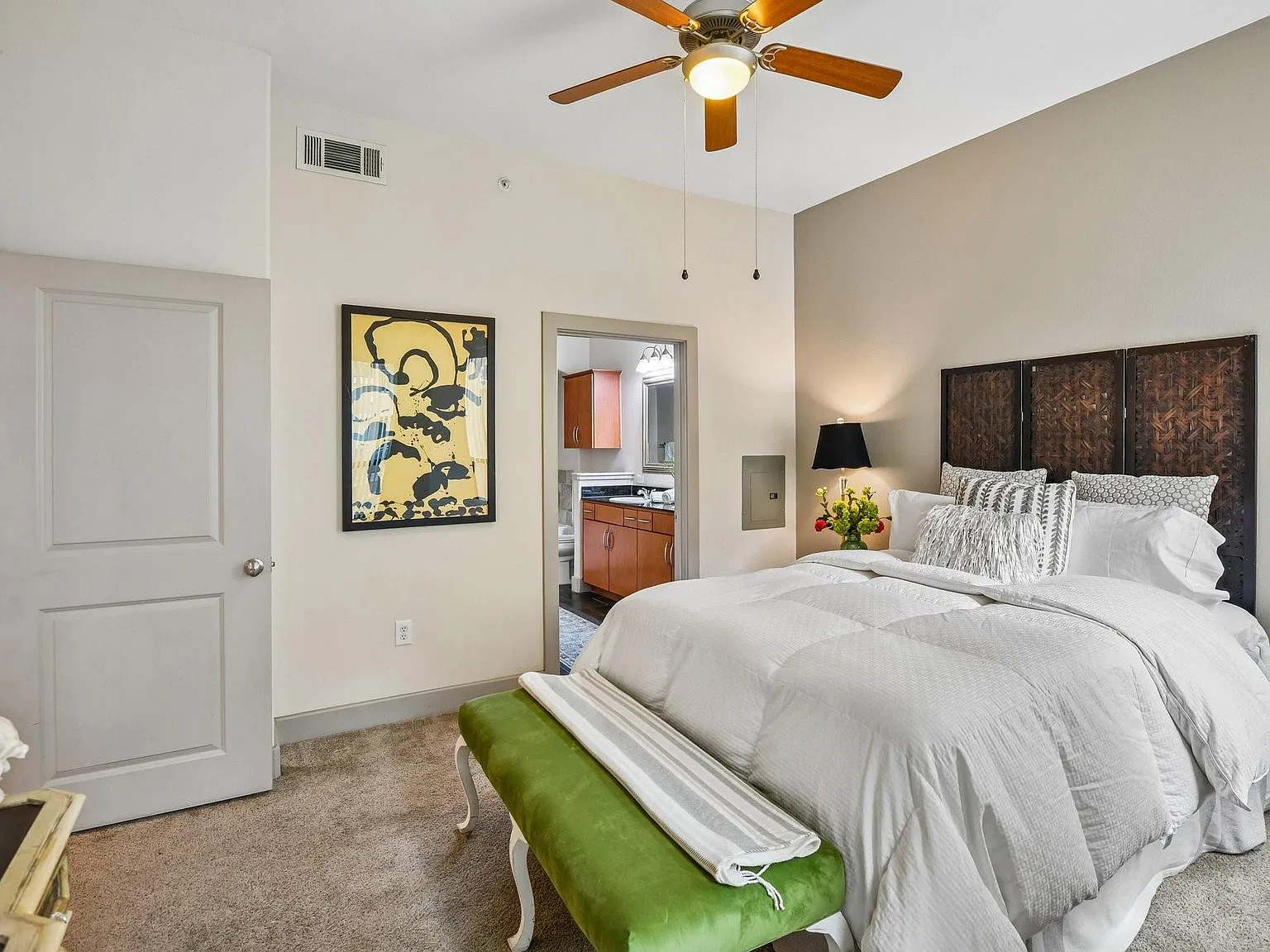 2 bed, 2.0 bath, 1231 sqft, $2,200 — Photo 3
