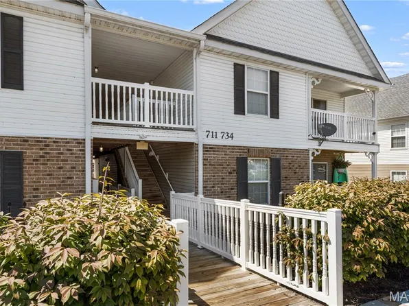 734 Saravalle Dr, Saint Peters, MO 63376