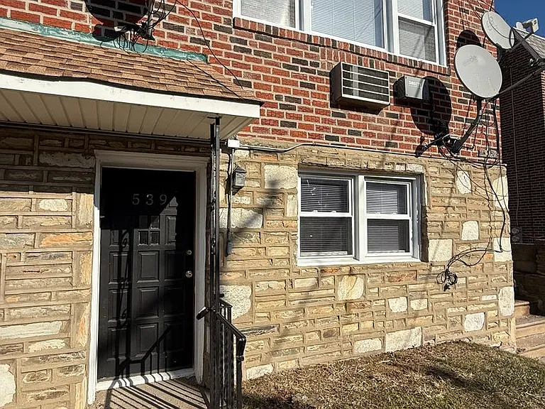 537-39 McKinley St — Photo 32