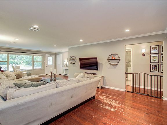 4th image of 4846 Creekbend Dr