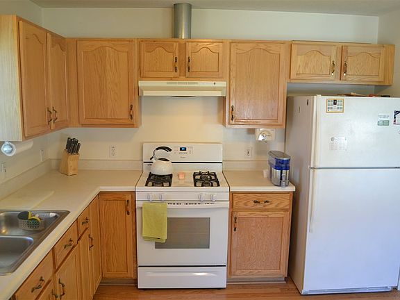 4th image of 383 E Cardinal Glen Dr