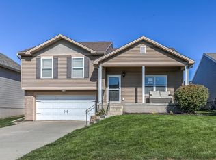 19378 W St, Omaha, NE 68135