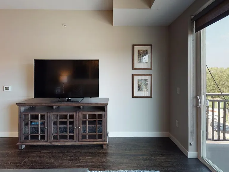 Red44 Luxury Apartments | Specials Available — Photo 23