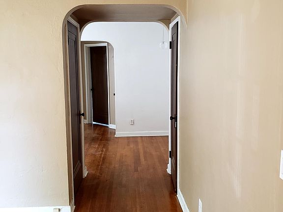 3rd image of 531 Hadley Ave APT 1