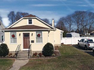211 Oak St, Patchogue, NY 11772