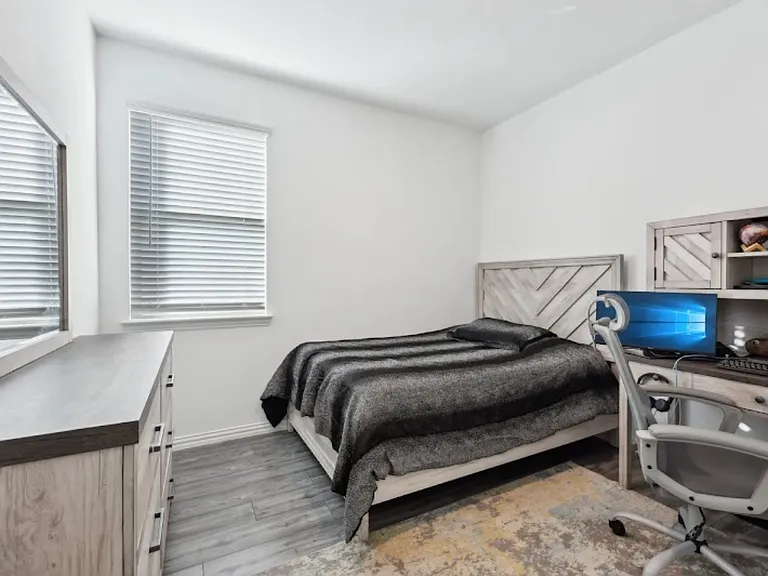 7109 Dandelion Rd — Photo 2