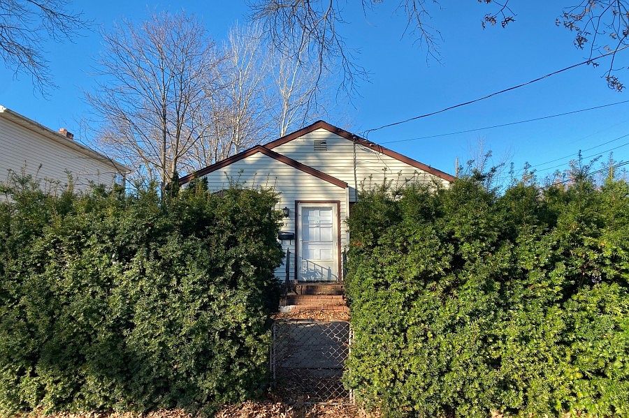 1st image of 97 Broadmoor Ln