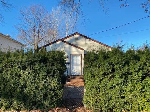 97 Broadmoor Ln, Westbury, NY 11590