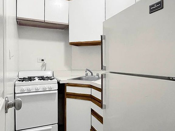 5th image of 249 E 48th St APT 3K