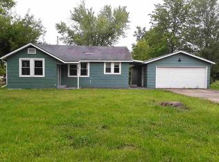 713 E 1st St, Eureka, KS 67045