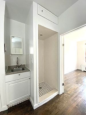 5th image of 214 E 89th St #5RE