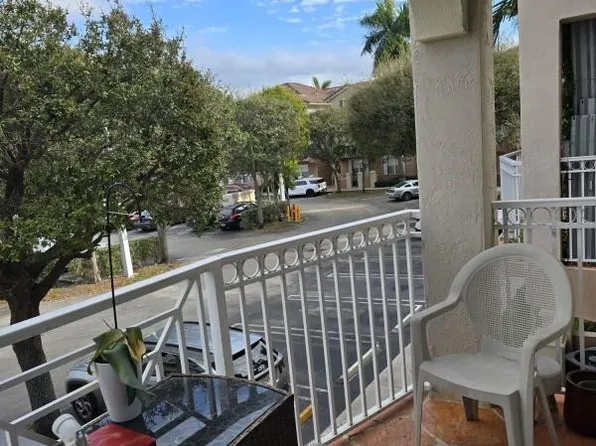 8930 W Flagler Street #221, Miami, FL 33174