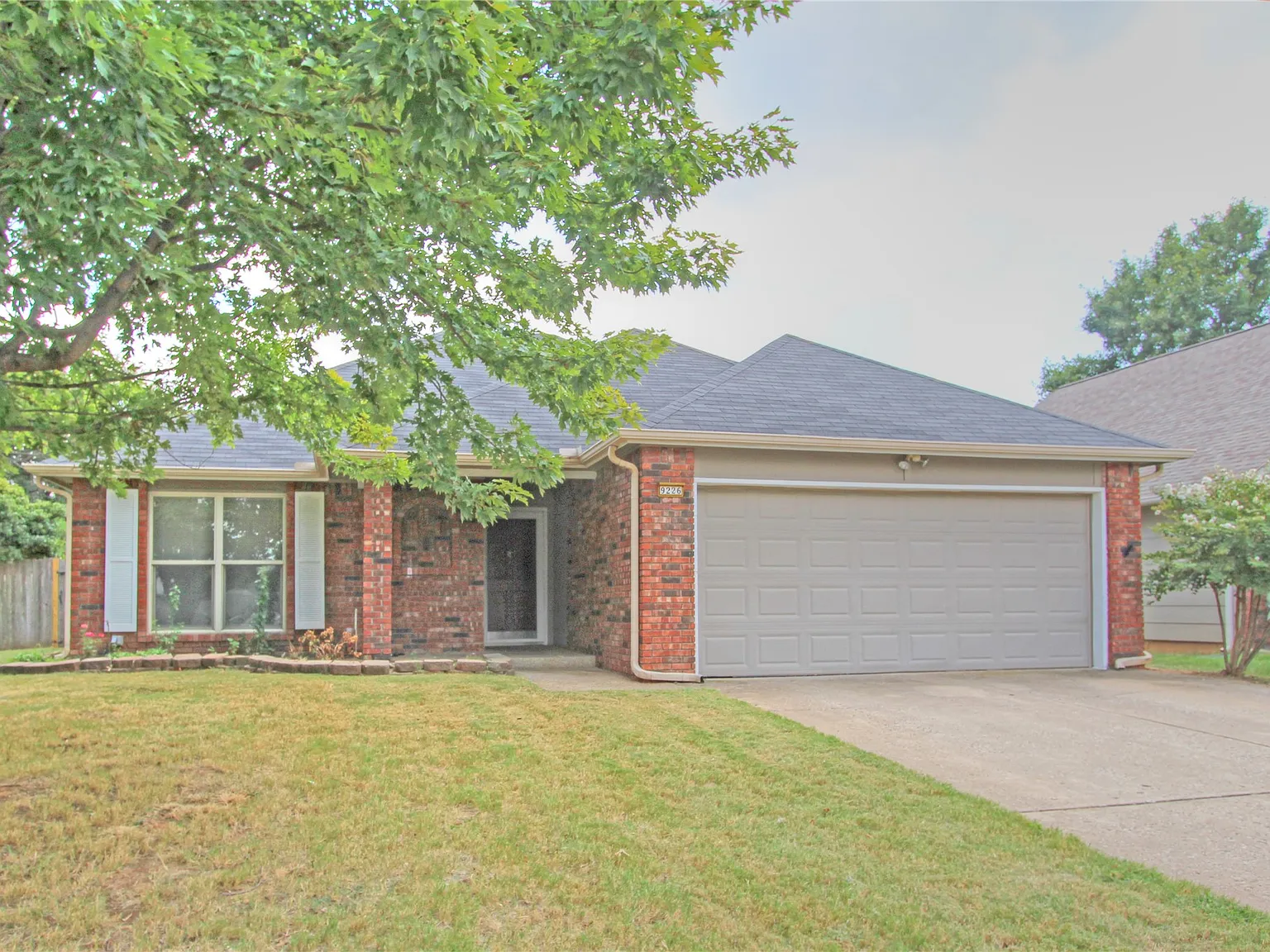 3 bed, 2.0 bath, 1398 sqft, $1,700 — Photo 2