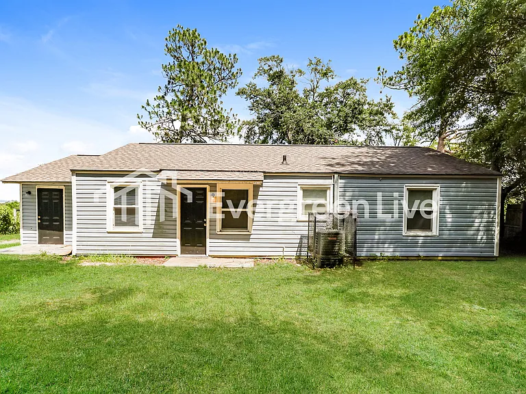 2435 Sumac Dr — Photo 15