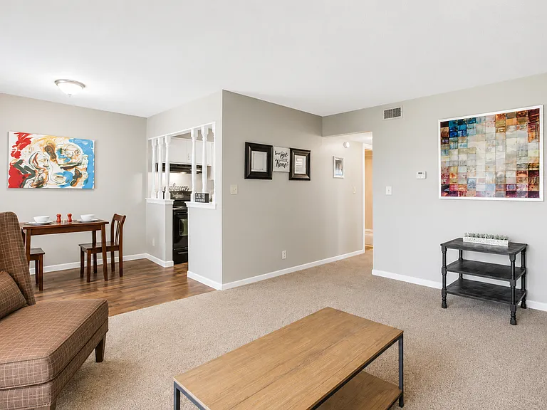 Lenexa Crossing Apartments — Photo 13