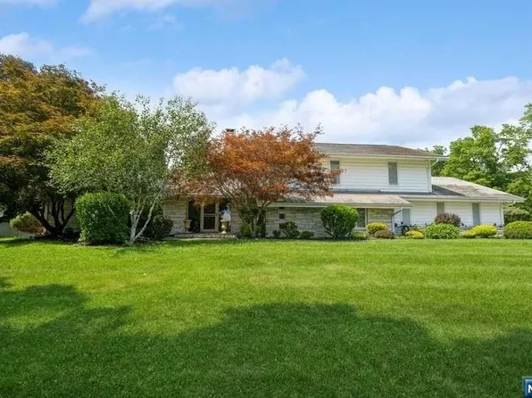 1 Deerfield Dr, Franklin, NJ 07416