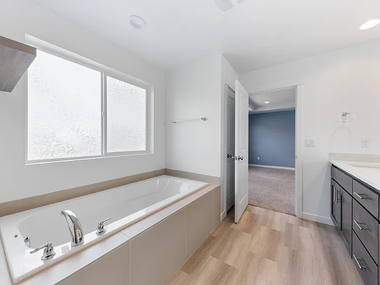 1722 N Kalapuya Pl — Photo 29