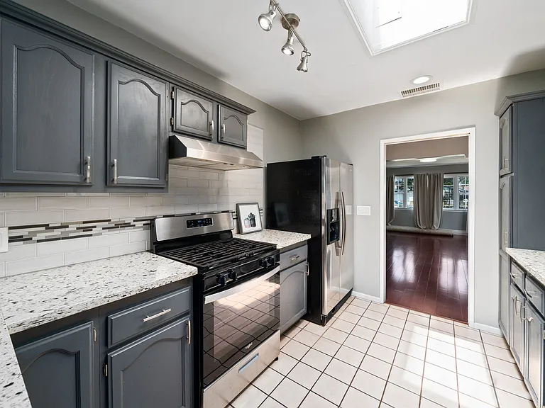 9310 Danby Ave — Photo 12