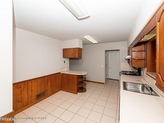 5th image of 525 McPherson Ave