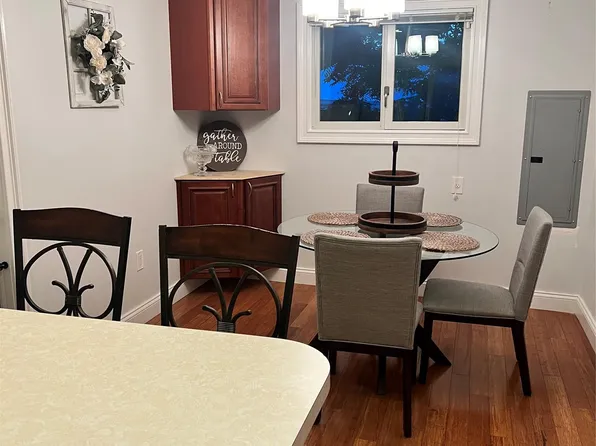 629 East Drive, Lindenhurst, NY 11757