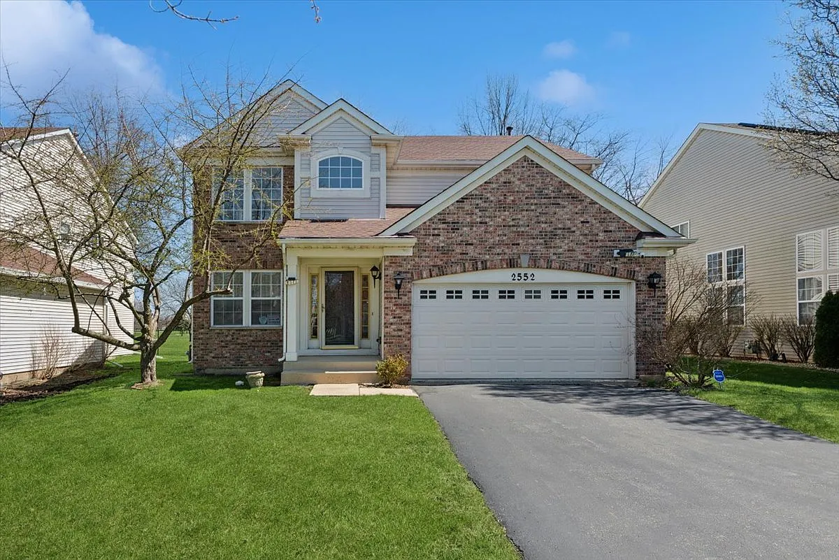 2552 Whitehall Ln photo 1
