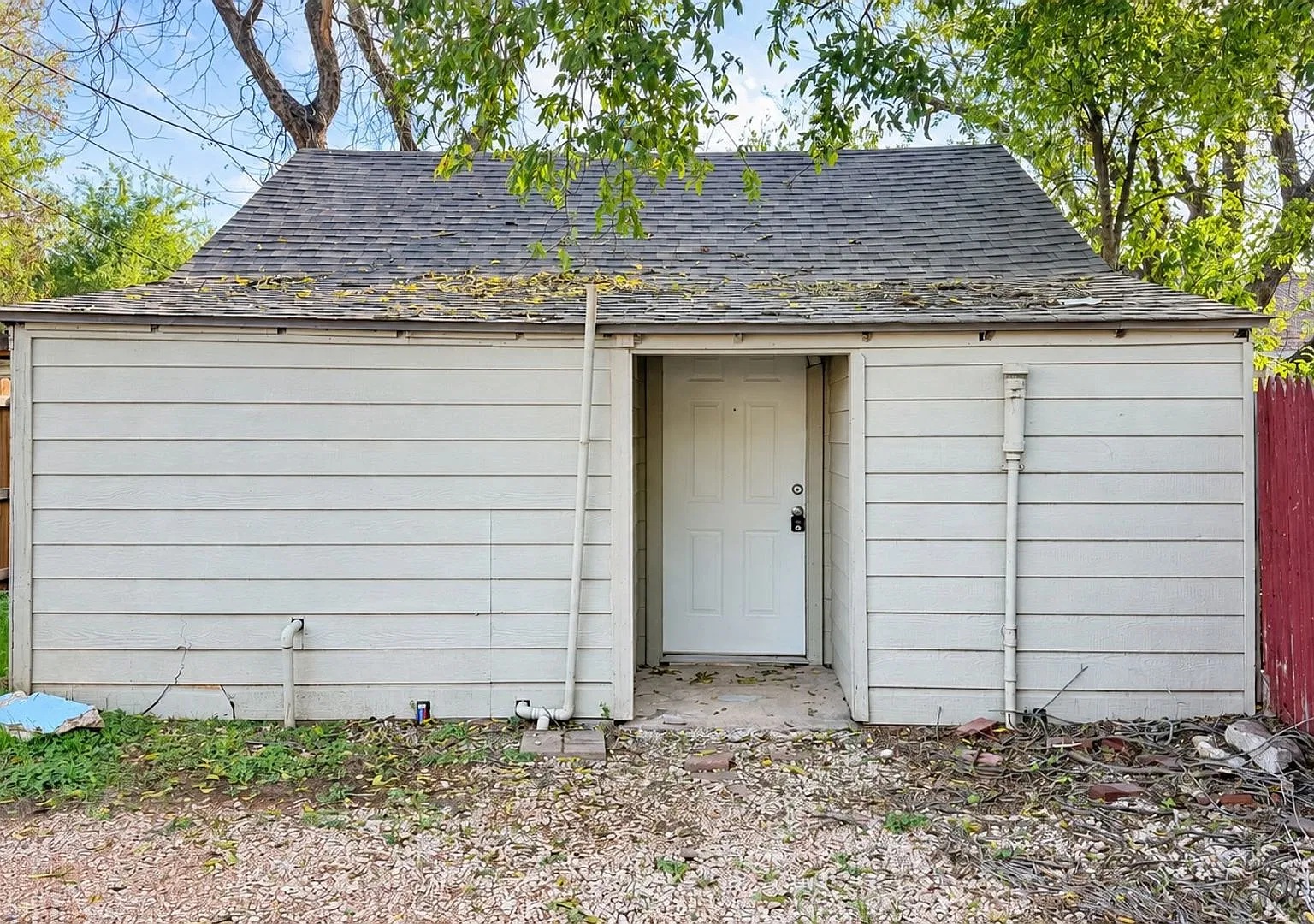 One Bedroom! Water Paid! $595 For One Year; 6 Mos Available! — Photo 1