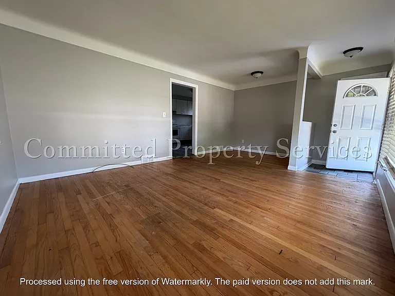 8889 Plainview Ave — Photo 3