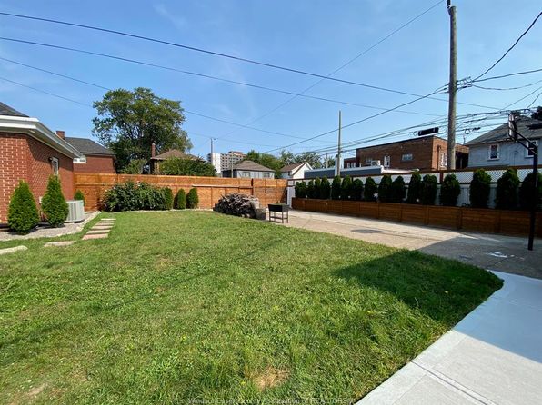 1610 Victoria Ave, Windsor, ON N8X 1P7