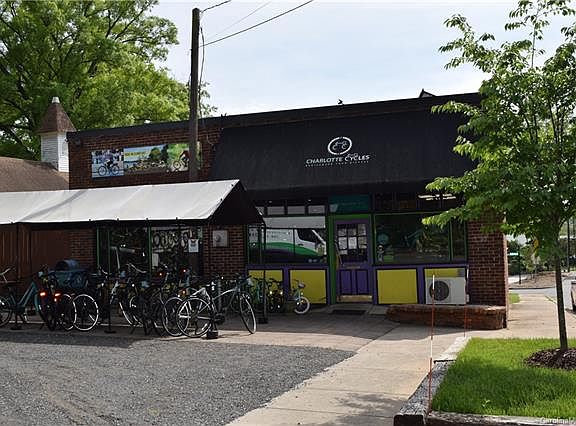 5th image of 320 Baldwin Ave