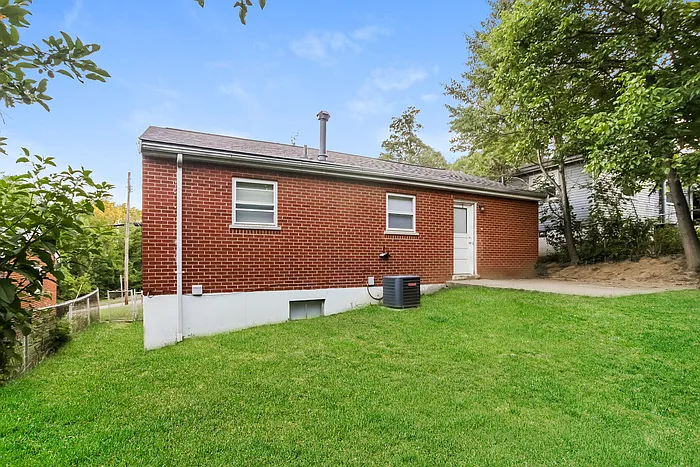 112 Goodridge Dr — Photo 12