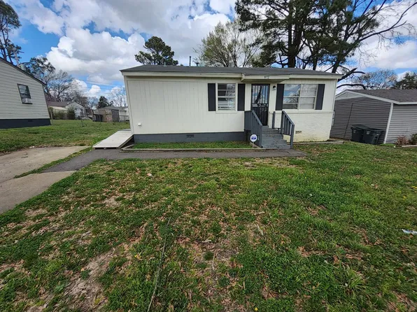 872 Western Park Dr, Memphis, TN 38109