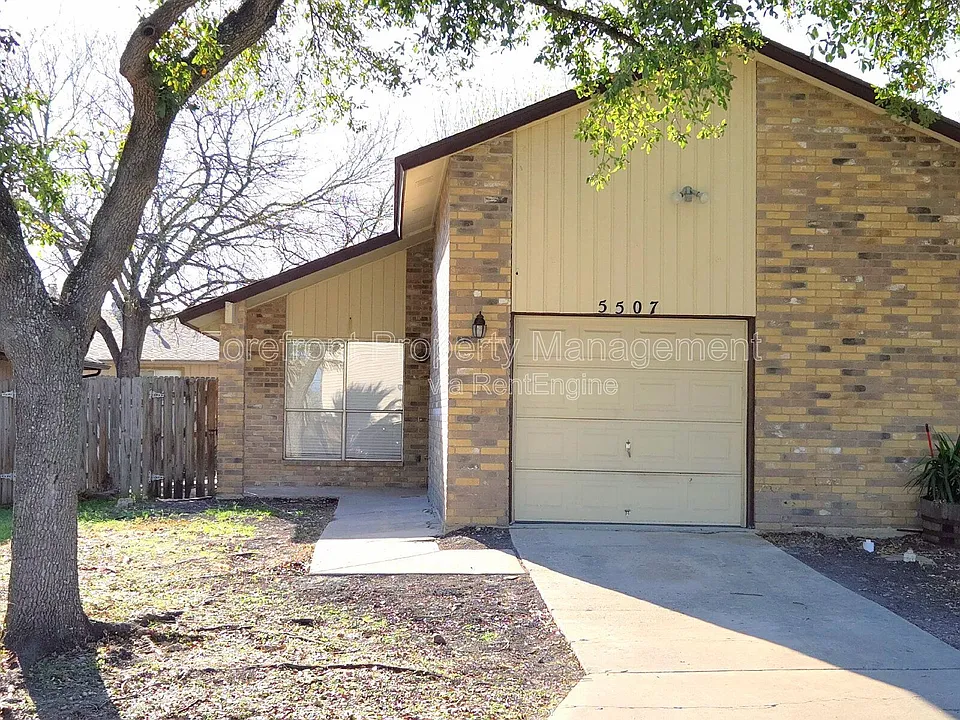 5507 Roanwood